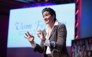 Erfolgreichste weibliche Vertriebstrainerin Daniela A. Ben Said: „Digital war gut und kann jetzt auch jeder – aber die Menschen wollen sich wieder sehen und erleben“