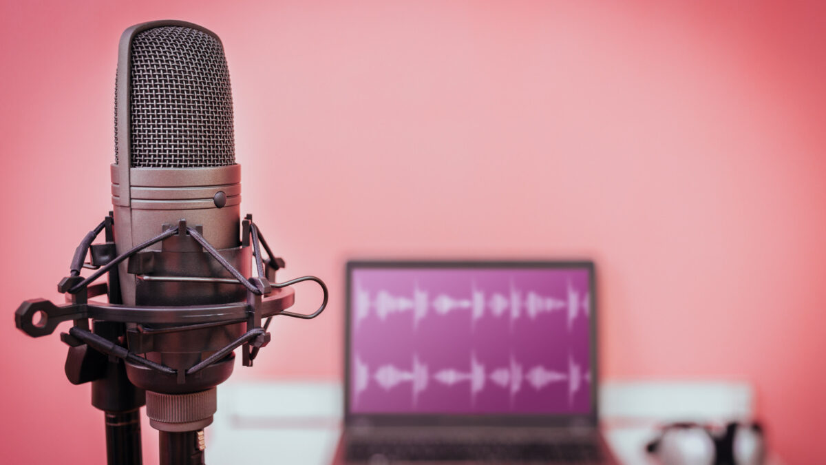 5 Podcasts die jede Frau kennen sollte