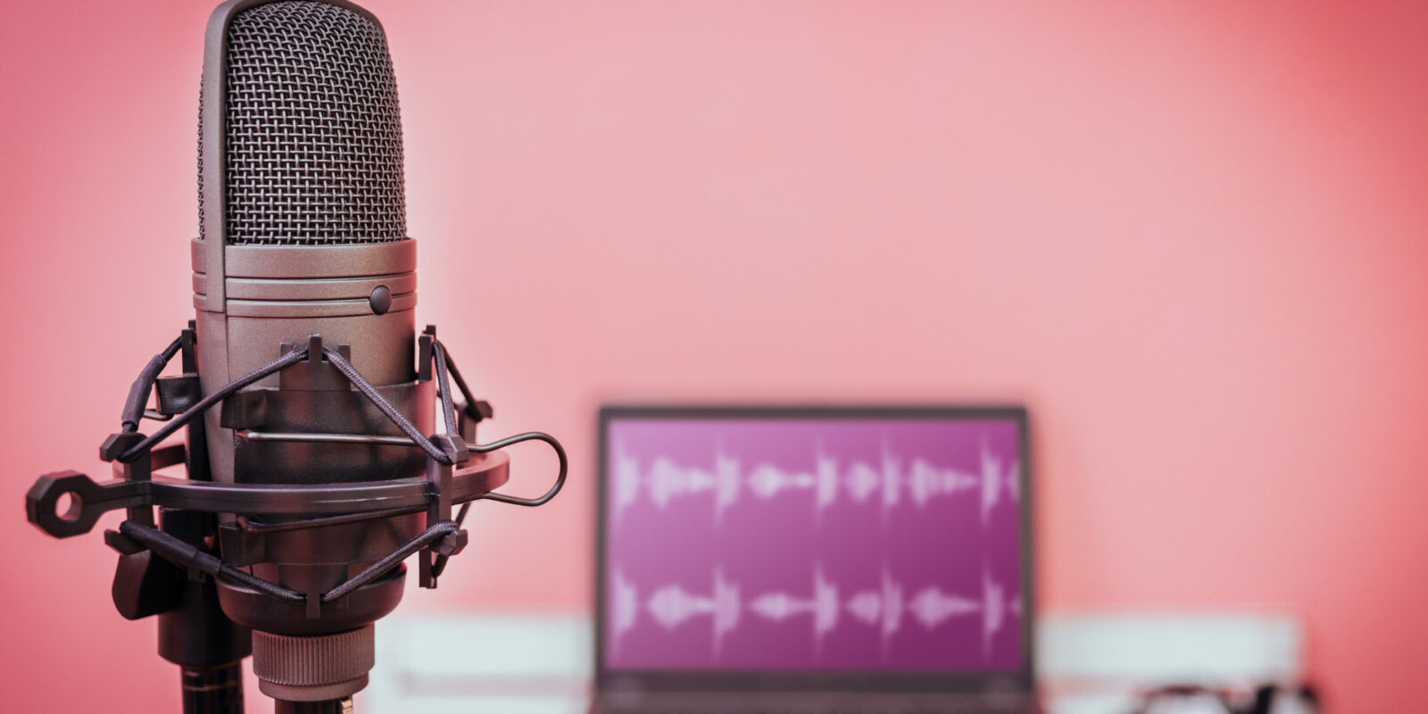 5 Podcasts die jede Frau kennen sollte