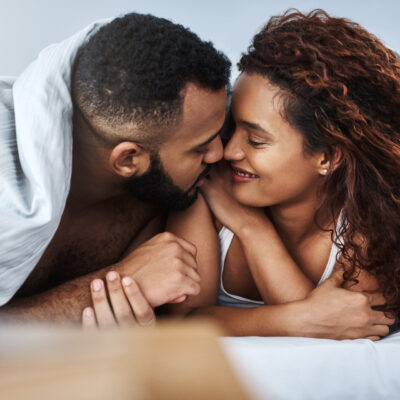 Intimität in Beziehungen: Tipps zur Stärkung 