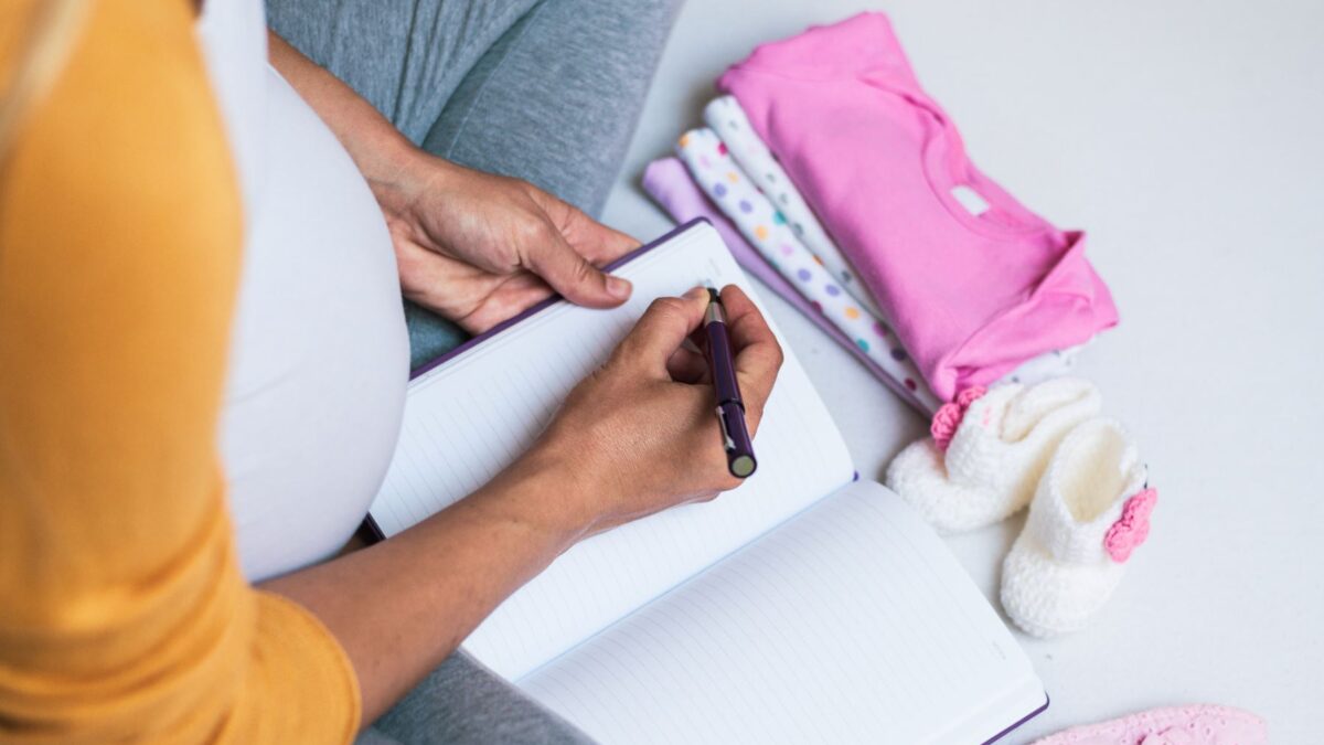Die perfekte Baby Erstausstattung: Alles, was du wissen musst für die Zeit nach der Geburt inklusive Checkliste