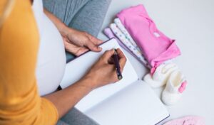 Die perfekte Baby-Erstausstattung: Alles, was du wissen musst für die Zeit nach der Geburt inklusive Checkliste