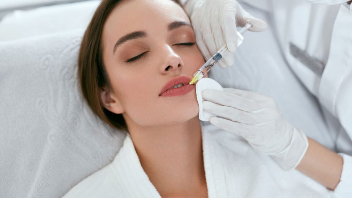 Lippen aufspritzen Alles über Hyaluronsäure, Lippenkorrektur und Lippenunterspritzung