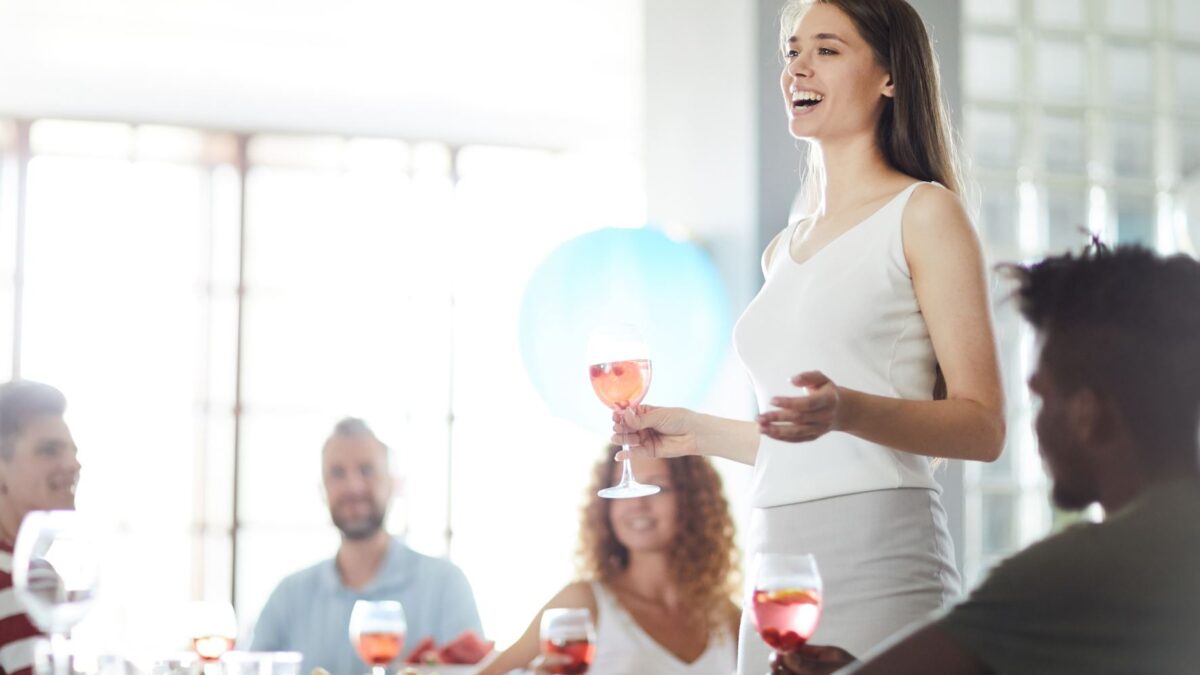 99 Starke Sprüche und Zitate von Starken Frauen und Wahrhaft Großen Persönlichkeiten