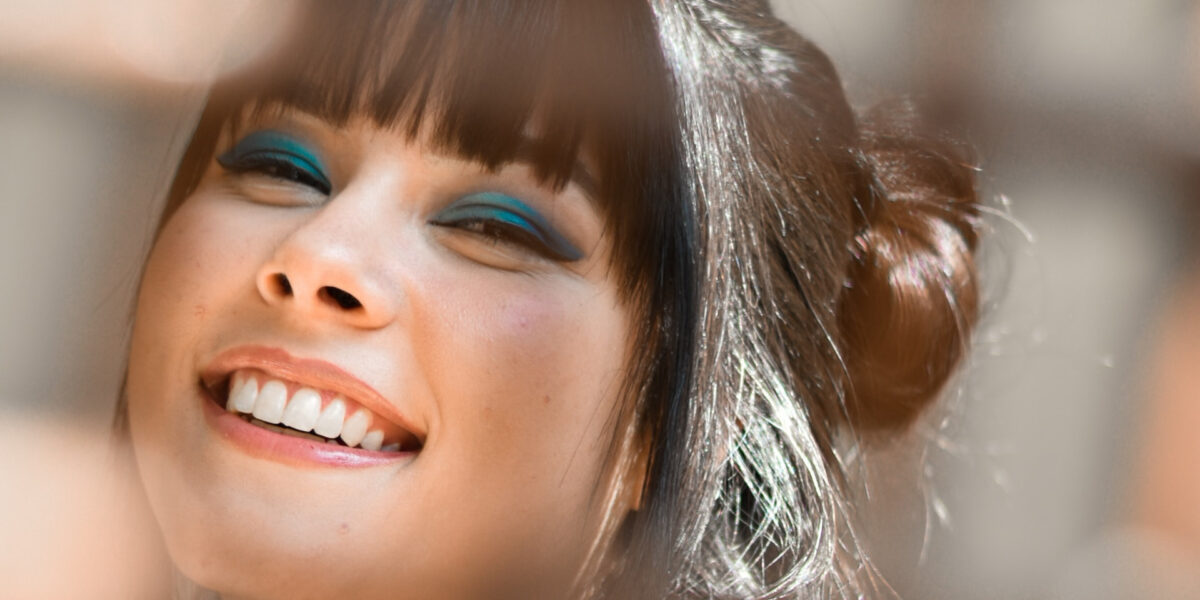 Alles über die mittellang Pony Frisur: Auswahl, Styling | Looks