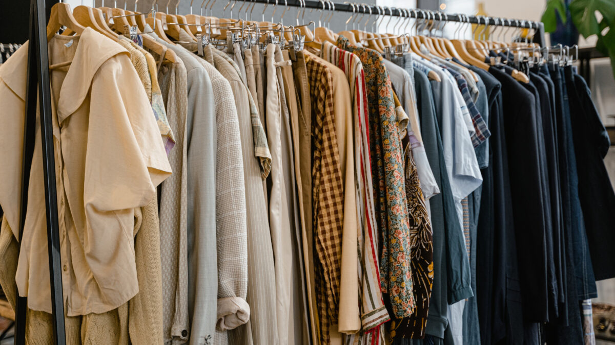 Geld sparen bei der Mode: Stilvoll kleiden, ohne die Bank zu sprengen