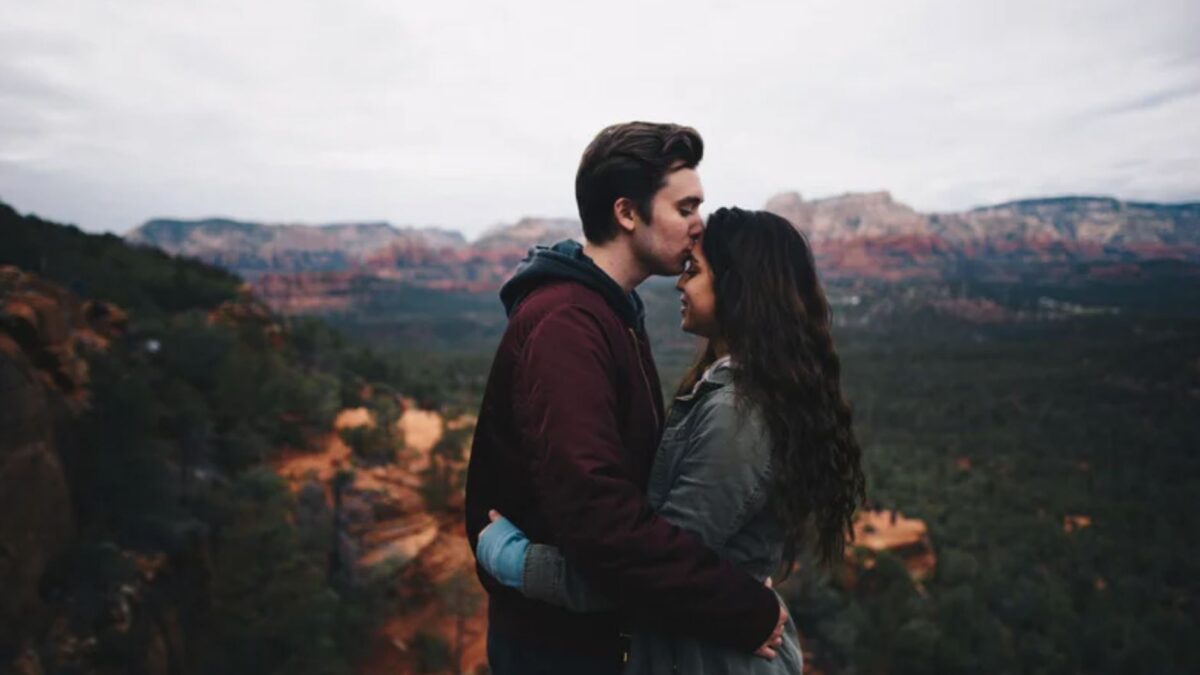 Männer verlieben sich durch Distanz Warum verliebte Männer Distanz schaffen und was du tun kannst