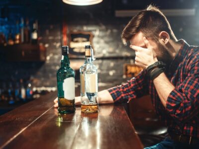 Verhalten von Alkoholikern in Beziehungen Verhaltensmuster erkennen