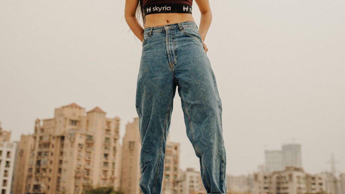 Low Rise Jeans: Hüfthosen für Damen kombinieren
