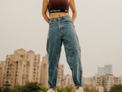 Low Rise Jeans: Hüfthosen für Damen kombinieren