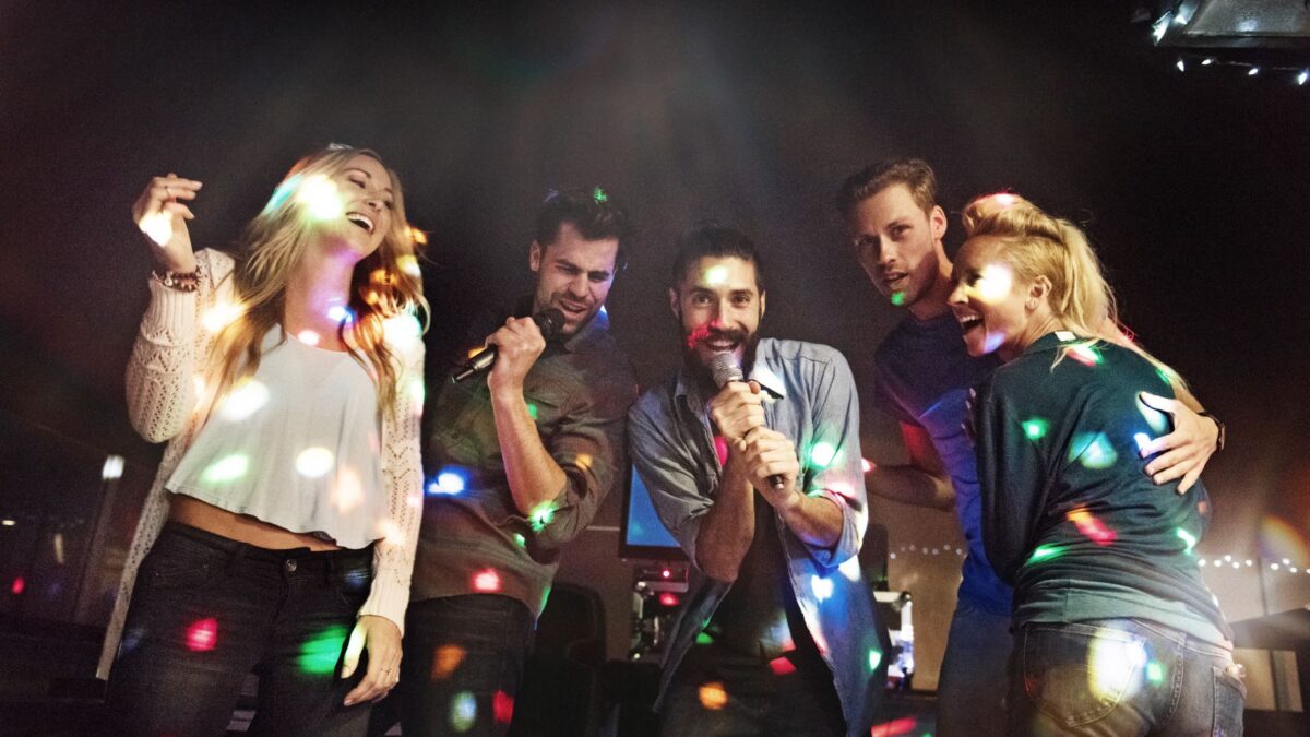 Lieder zum Mitsingen Die schönsten Songs zum Mitsingen für Karaoke und mehr