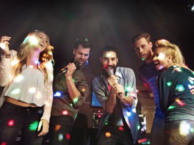 Lieder zum Mitsingen Die schönsten Songs zum Mitsingen für Karaoke und mehr