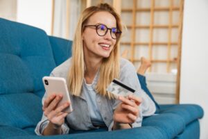 Die Psychologie des Schuldenmachens: Wie Ratenkredite das Konsumverhalten beeinflussen können