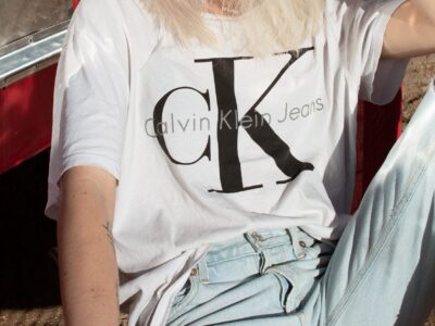 Calvin Klein in deiner Garderobe – wie kreiert man stilvolle Sets? 