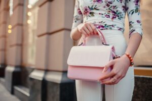 Die passende Handtasche verleiht jedem Outfit das gewisse Etwas