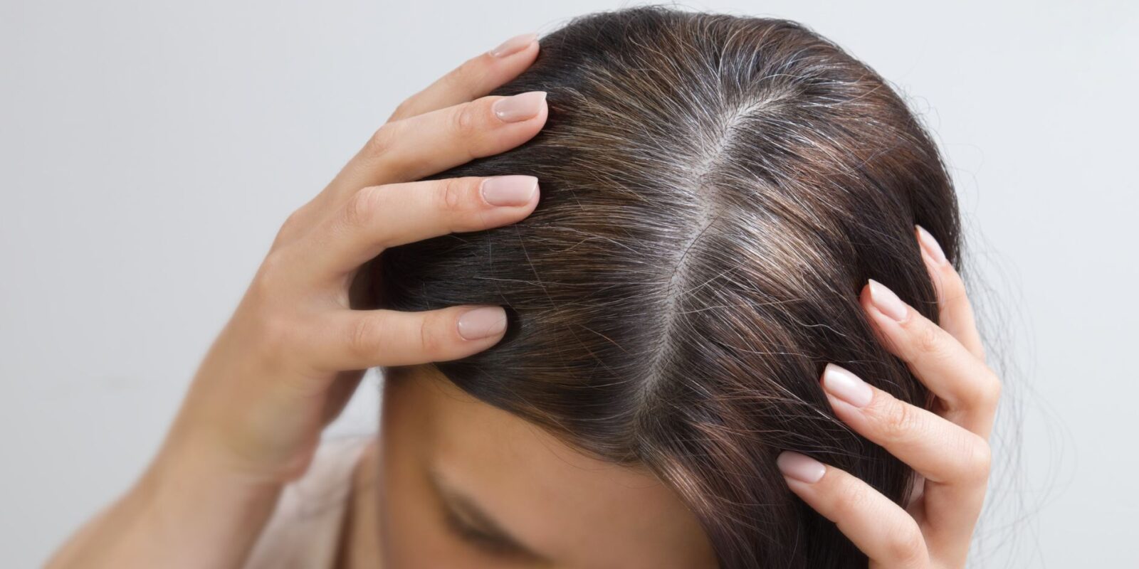 Das erste graue Haar Ab wann graue Haare normal sind