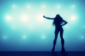 Kim Petras Vermögen: Wie die Pop-Sängerin 2025 die Musikwelt dominiert