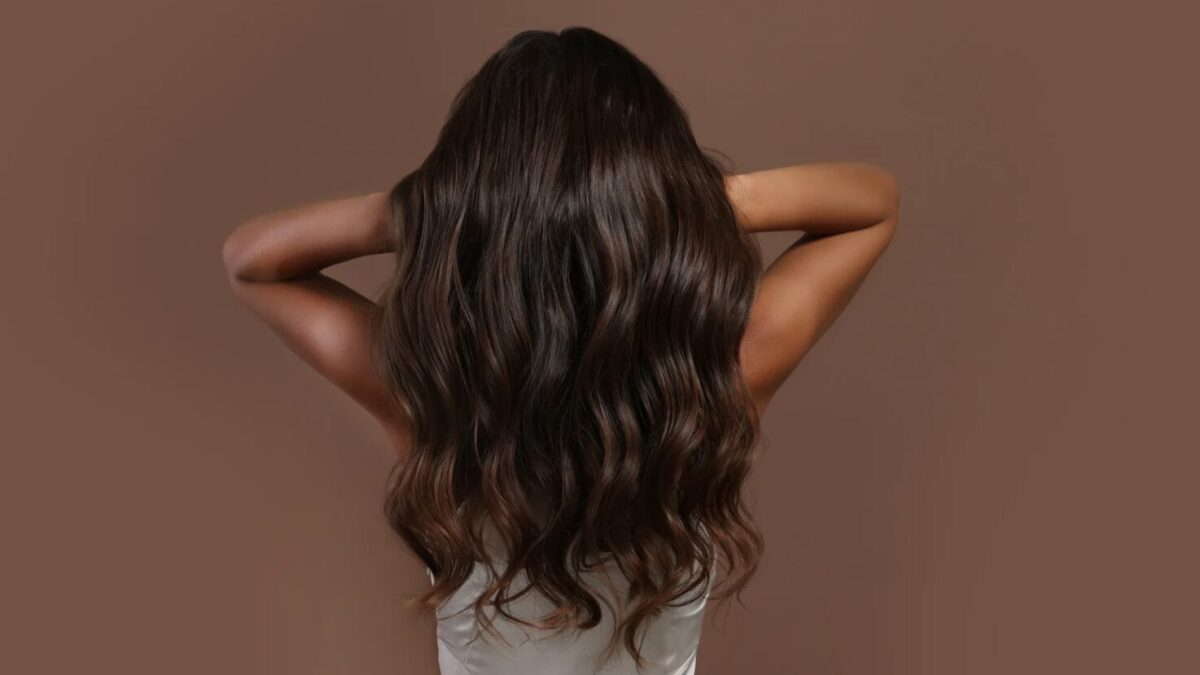 Wachsen Haare im Sommer schneller? Die besten Tipps für schnelles Haarwachstum in der warmen Jahreszeit
