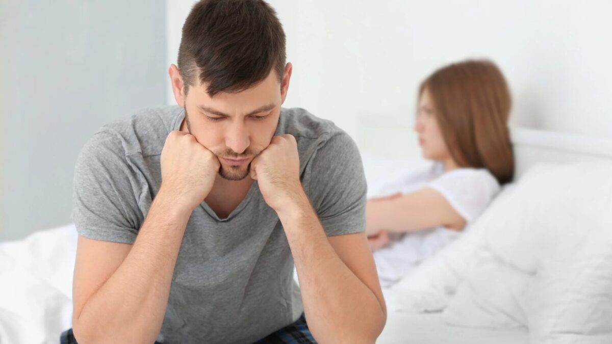 Er distanziert sich, obwohl er mich mag Warum distanzieren sich verliebte Männer