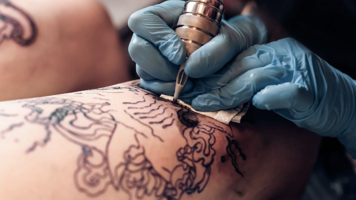 Kleine Schutzengel Tattoos für die Frau