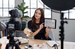 Leonie Hanne: Heiratsantrag, Karriere und ikonische Fashion-Momente