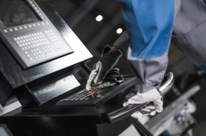 Unterschiede zwischen direkten numerischen und Kontur-CNC-Steuerungstypen