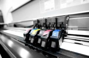Papier, das wirkt: Smarte Druckstrategien für Unternehmerinnen und Teams