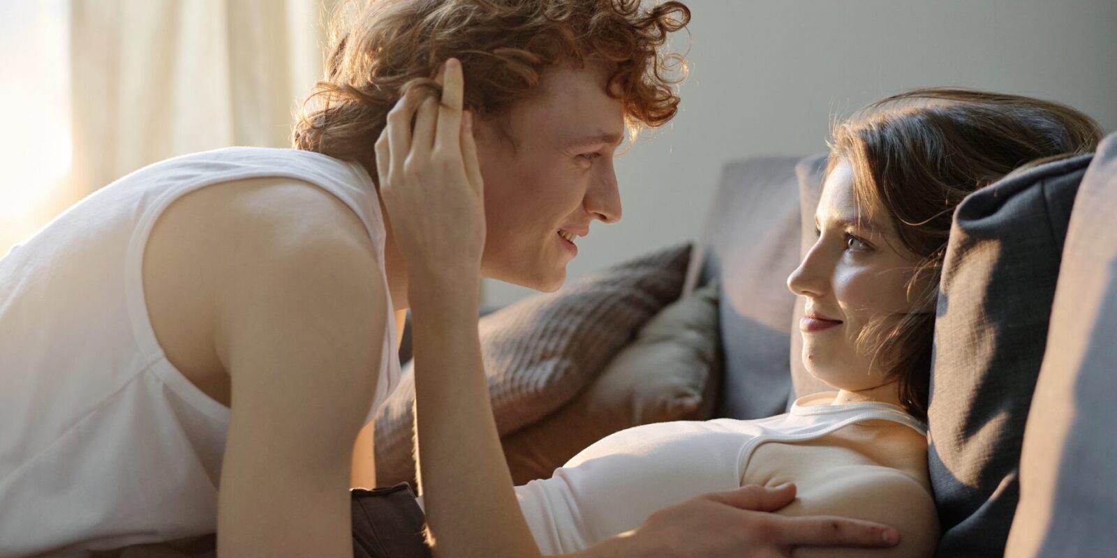 Warum ist er nervös in meiner Gegenwart? Körpersprache und Gefühle verstehen