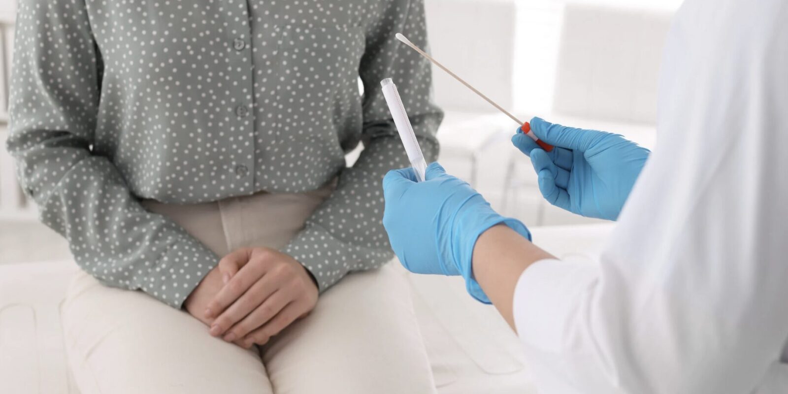 Ist eine bakterielle Infektion in der Scheide ansteckend für Männer?