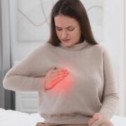 Schmerzen in der weiblichen Brust einseitig, harmlose Ursachen der Brustschmerzen