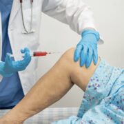 Was kostet eine Hyaluronsäure Spritze ins Knie