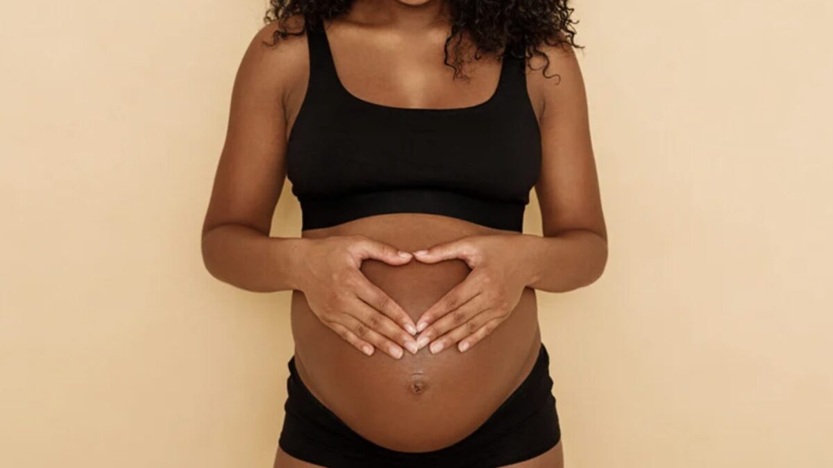 Erholung nach der Geburt unterstützt den Körper mit Ruhe, Ernährung und Bewegung für eine sanfte Regeneration im Alltag mit Baby