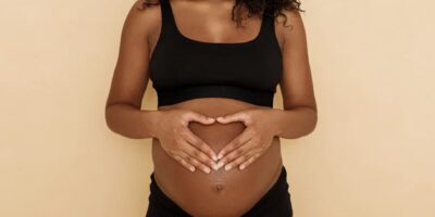 Erholung nach der Geburt unterstützt den Körper mit Ruhe, Ernährung und Bewegung für eine sanfte Regeneration im Alltag mit Baby