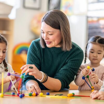 Hilfskraft im Kindergarten ohne Ausbildung Der quereinsteigerfreundliche Weg in die pädagogische Welt