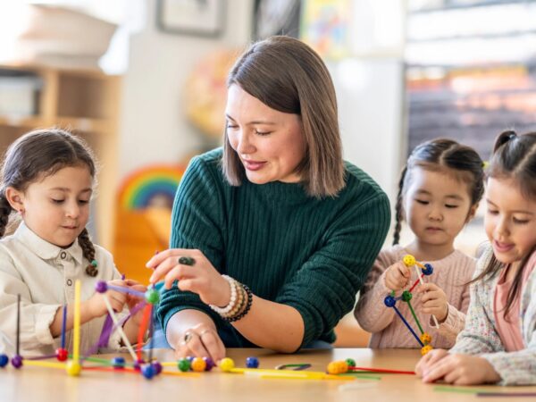 Hilfskraft im Kindergarten ohne Ausbildung Der quereinsteigerfreundliche Weg in die pädagogische Welt