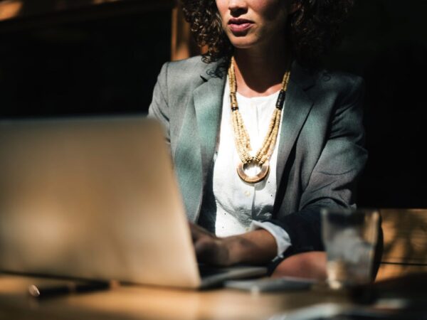 Paid Social für selbstständige Frauen