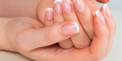 French Nails kurz und rund Dieses Design macht kurze Nägel elegant
