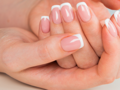 French Nails kurz und rund Dieses Design macht kurze Nägel elegant